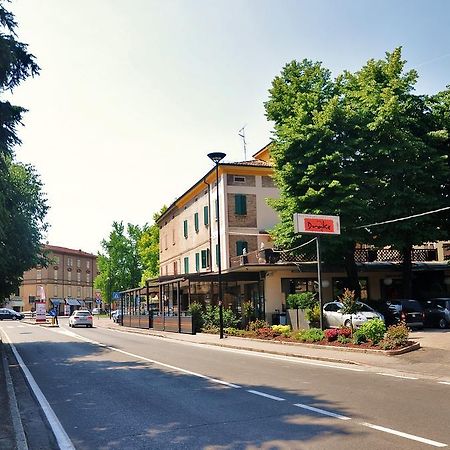 Drake Hotel Maranello Exterior foto