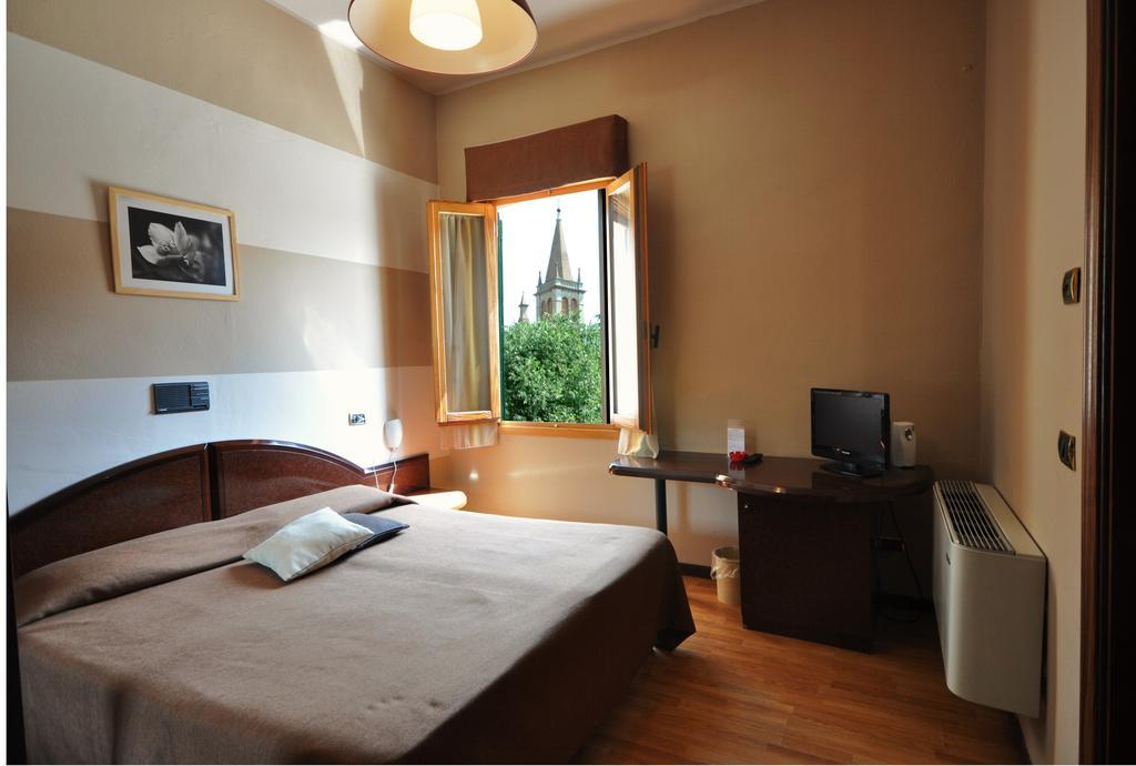Drake Hotel Maranello Quarto foto
