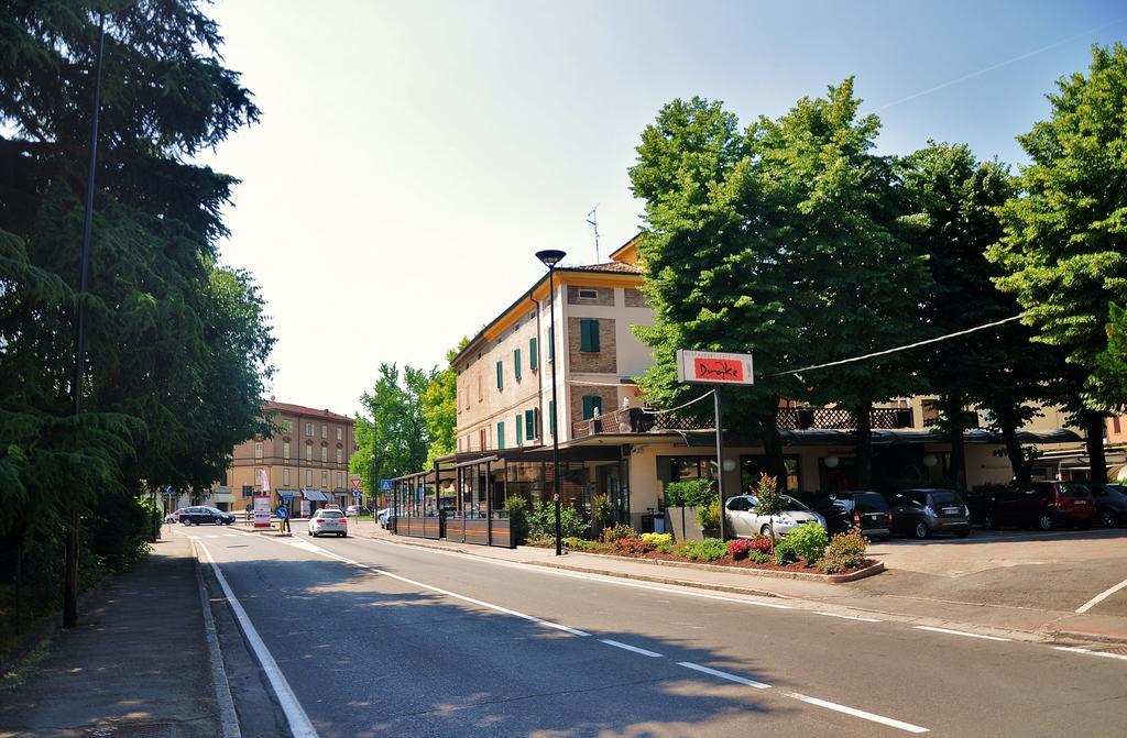 Drake Hotel Maranello Exterior foto